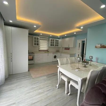 Villa Deniz Ve Doga Manzarali Huzurun Tek Adresi 9 Yatakli- 4 Yatak Odali-3 Banyolu-3 Klimali Gokcebel (Trabzon)