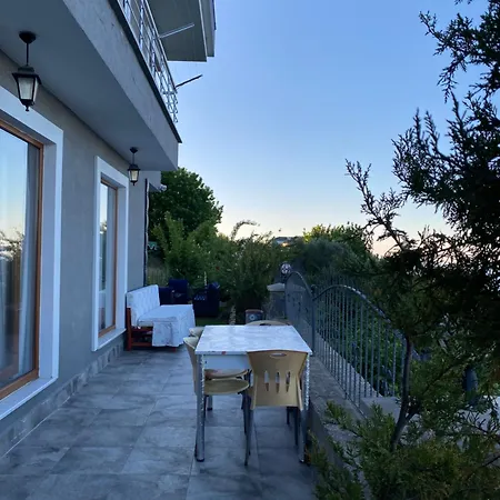 Deniz Ve Doga Manzarali Huzurun Tek Adresi 9 Yatakli- 4 Yatak Odali-3 Banyolu-3 Klimali